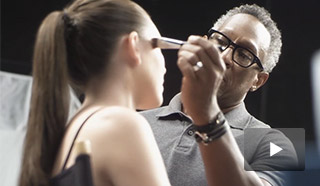 Learn how to create an easy, everyday look from Global Makeup Artist Gregg Brockington.  