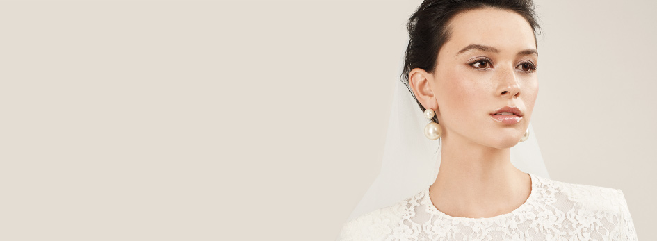 Get the step-by-step application tips for the Chic Bride look created by Mary Kay Global Makeup Artist Keiko Takagi.