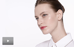 Watch the how-to video for the Modern Bride makeup artist look from Mary Kay. 