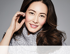 Get the step-by-step application tips for the Color Confidence Look created by Mary Kay Guest  Makeup Artist Sam Addington.  Image of a smiling model wearing the color confident look.