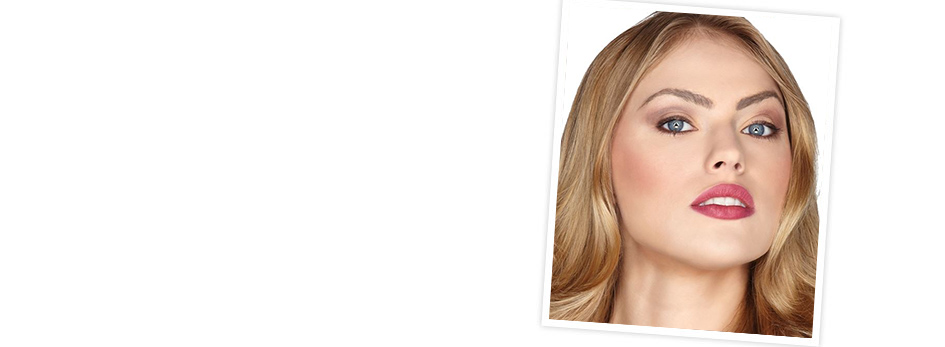 Get the step-by-step application tips for the Color Confidence Look created by Mary Kay Guest Makeup Artist Sam Addington. In right corner, a tilted rectangle shows a young woman showing a big smile wearing red lipstick and blue eye shadow.